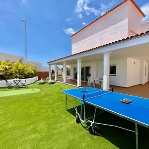 Villa Amorio A Spacious Modern Getaway With A Private Heated Pool & Sea Views, Costa Adeje (Tenerife)